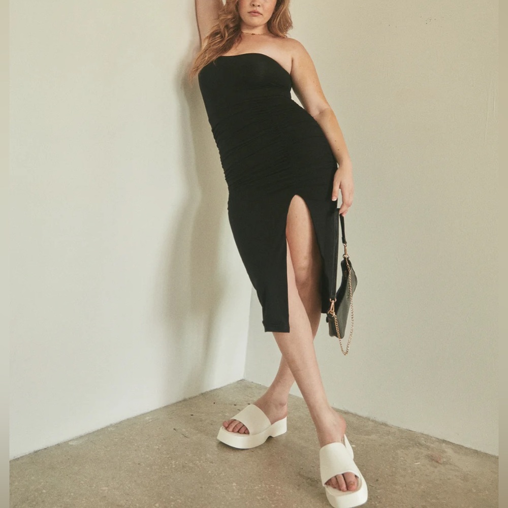 NWT tube top Brami dress | Klassy Network black, strapless dress with ruching